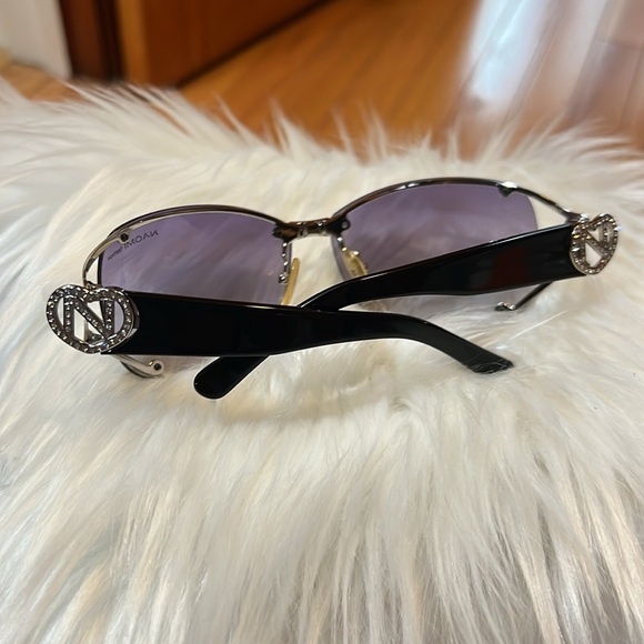 Not Authentic🌹Naomi Fashion Sunglasses with Gradient Lenses( no return) - Picture 4 of 17